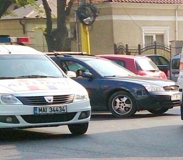 Urmăriri în trafic: mai mulţi recidivişti au fost prinşi după ce au dat o spargere în Murfatlar